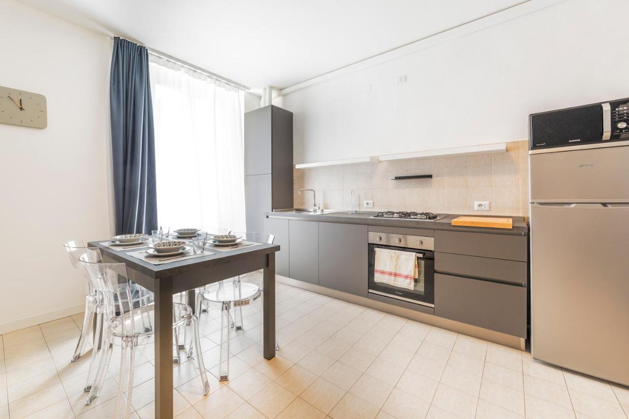 Roomy Apartment Close To Subway M5! Мілан Екстер'єр фото