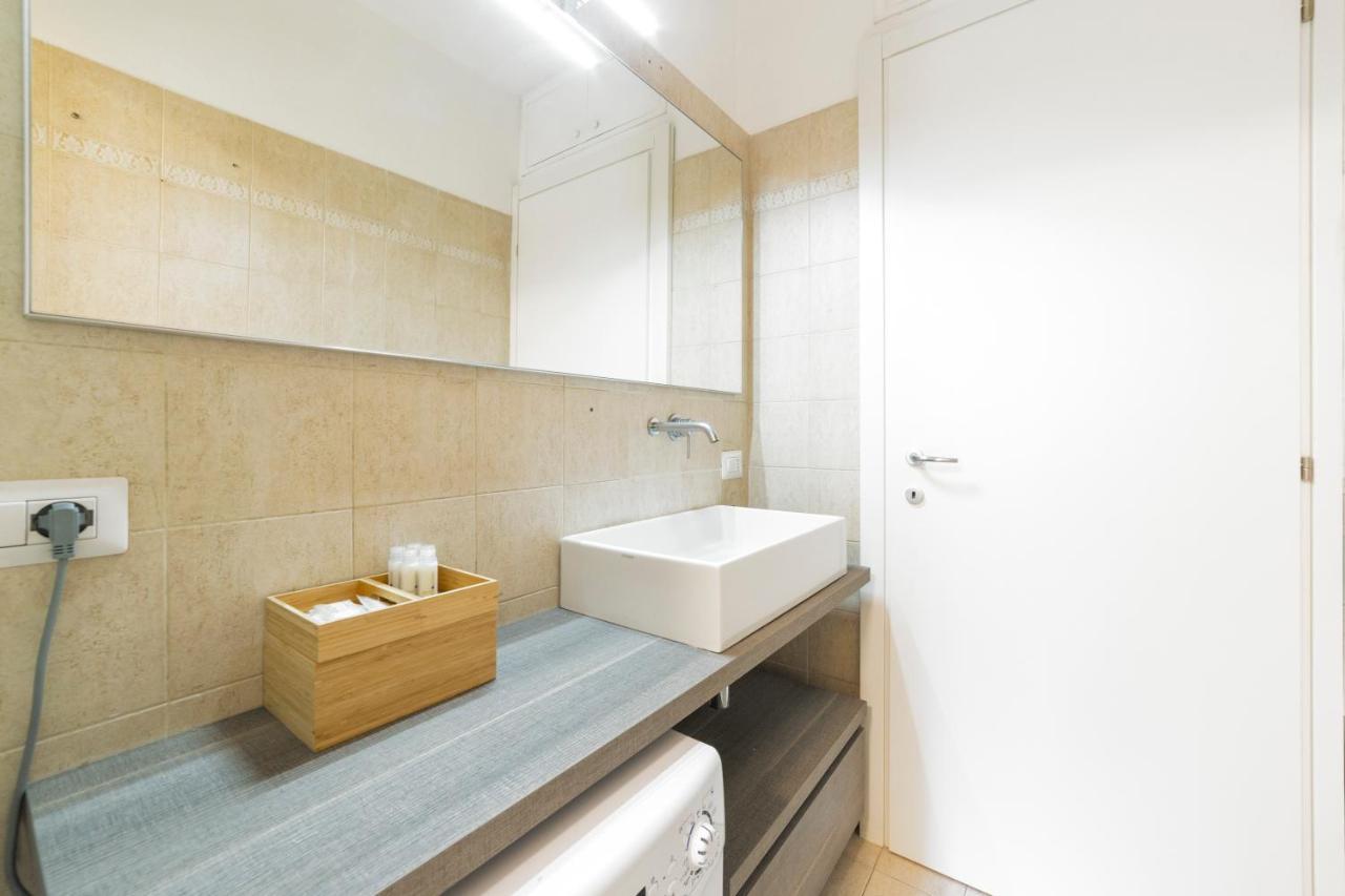 Roomy Apartment Close To Subway M5! Мілан Екстер'єр фото